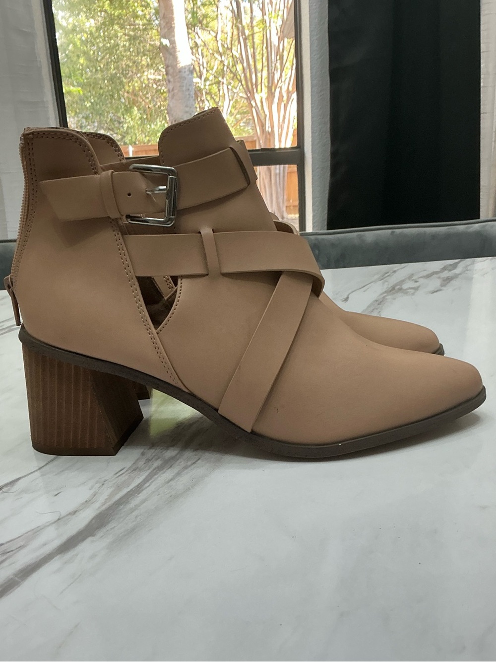 Buckle Dolce Vita Drako Size 9